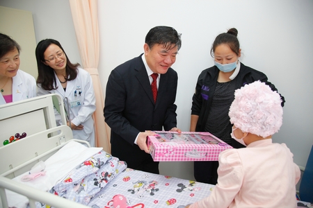 陈竺副委员长赴上海儿童医学中心视察调研