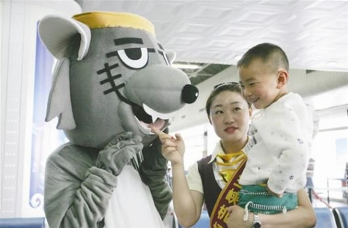 宜昌12名先心病患儿赴沪补“心”